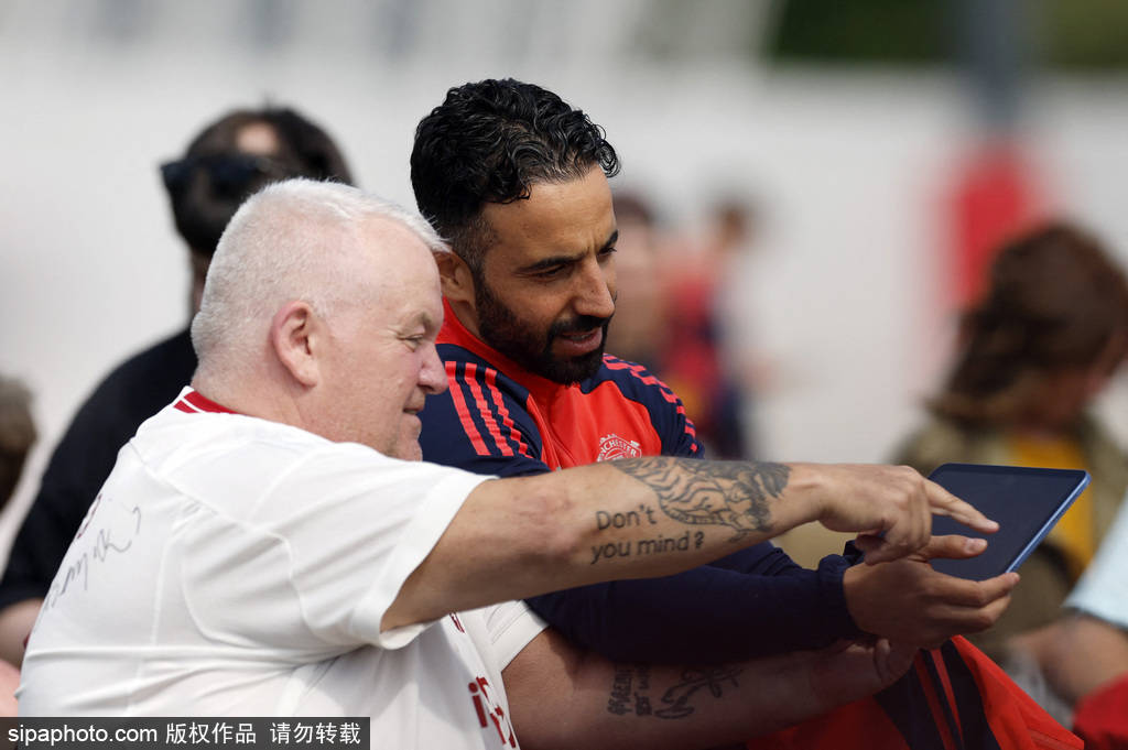 曼联地震！新帅阿莫林当众炮轰加纳乔：祈祷你能滚蛋！B费72小时最后通牒？