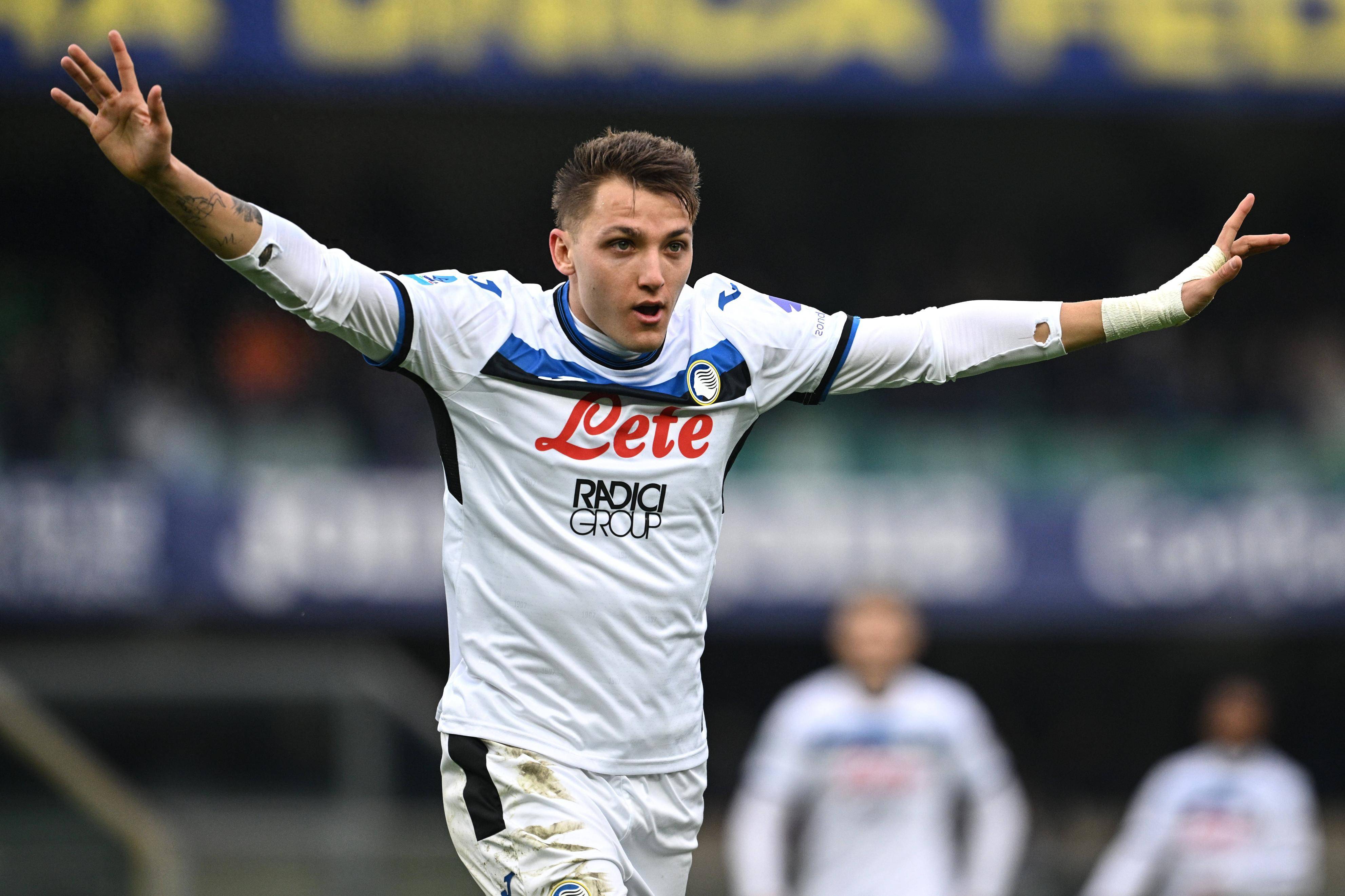 锋线边卫亟待买新：米兰新总监任务不少，瞄准意甲新金靴价格不低